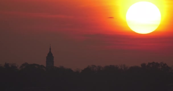 Zonsopgang Timelapse met Kerksilhouet in Belgrado, Servië — Stockvideo