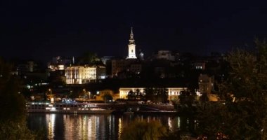 Sava Nehri Suyuna Işık Yansımalarıyla Belgrad Gecesi Zamanlaması