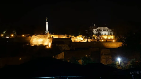 Belgrad Serbia październik 2017 - Nocna Skyline Timelapse Pomnika Wiktora Pobednika — Zdjęcie stockowe