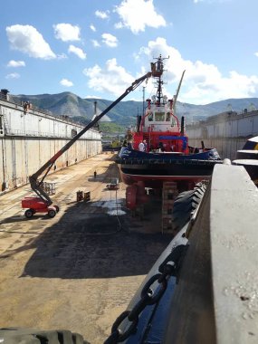 Rıhtımda çok katlı bir iş