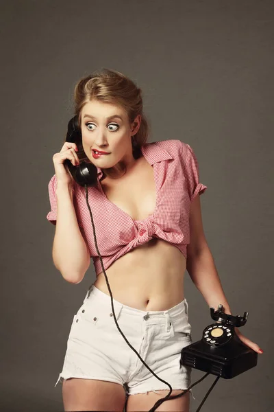 Портрет Молодої Привабливої Блондинки Сексуальної Старовинної Пін Жінки Дзвонить Ізольованому — стокове фото
