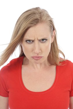 Genç ve oldukça kızgın, sarışın, beyaz tenli, izole bir geçmişi olan beyaz bir kadın.