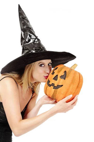 Młoda Ładna Blondynka Czarownica Halloween Dynią Białym Odizolowanym Tle — Zdjęcie stockowe