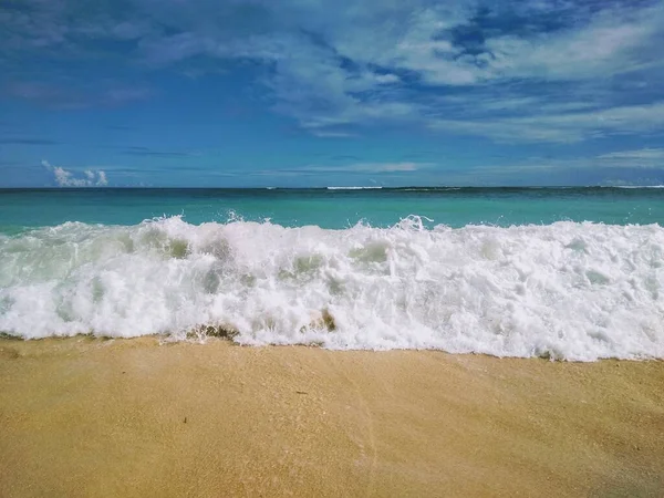 Vague Océan Azur Sur Plage — Photo