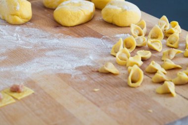 ev yapımı tortellini, Bologna, İtalya için ünlü makarna