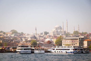 Istanbul, Türkiye - 18 Eylül 2017: ünlü Süleymaniye Camii (Camii ile Haliç tarafından fotoğraflandı, Istanbul 'un eski bölümünün görünümünü)