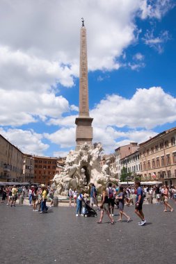 Rome, İtalya - 29 Haziran 2018: Piazza Navona, turist fotoğraf güzel Çeşme