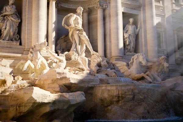 Λεπτομέρεια Από Φοντάνα Ντι Τρέβι Της Ρώμης Που Φωτίζεται Από Royalty Free Εικόνες Αρχείου