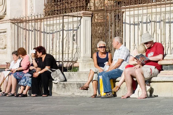 カンポ広場、シエナ、イタリアの観光客 ストック画像