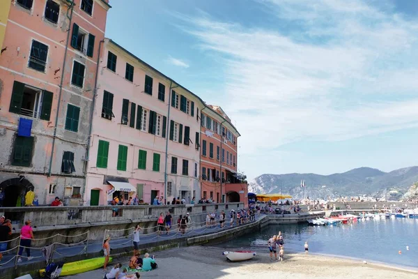 Přístav Vernazza, starověká vesnice Cinque Terre — Stock fotografie