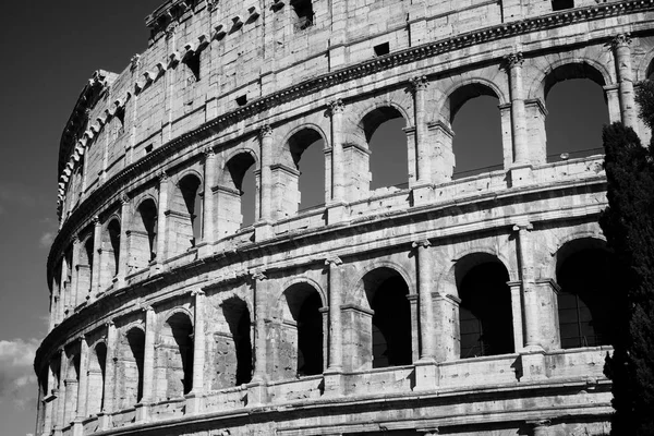 Detalj av den berömda Colosseum i Rom, Italien — Stockfoto