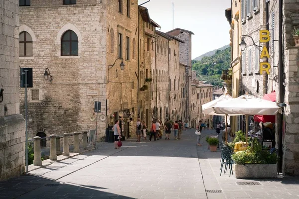 Κεντρικός δρόμος της πόλης της Γκούμπιο, Ιταλία Εικόνα Αρχείου