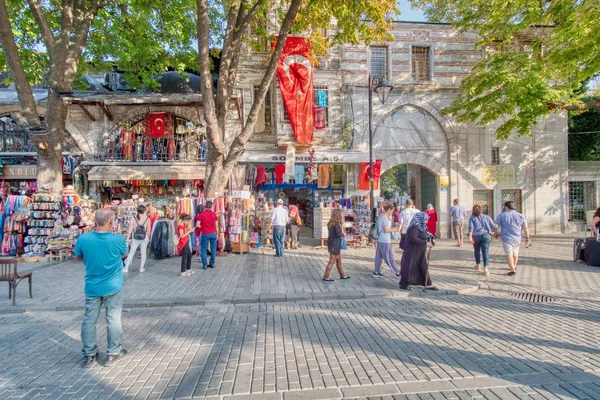 Mercado em Istambul frequentado por turistas — Fotografia de Stock