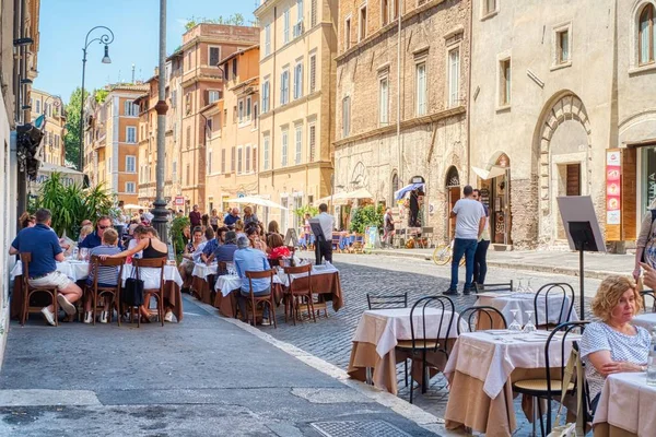 Roma yazında restoranlar