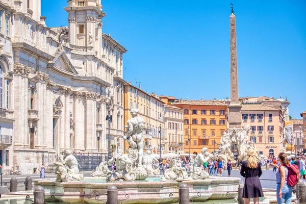 나보나 광장, 로마, 이탈리아에서 관광객 — 스톡 사진