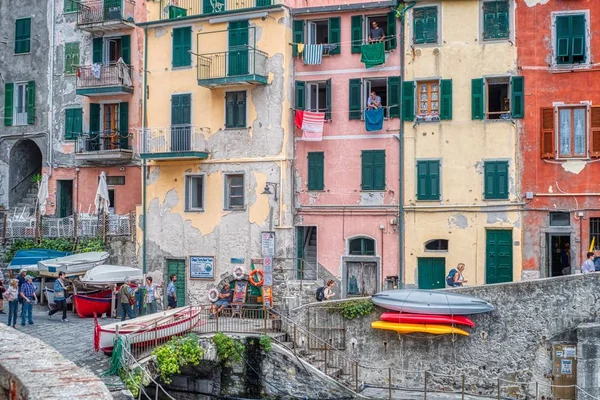 Riomaggiore, un ancien village des Cinque Terre — Photo