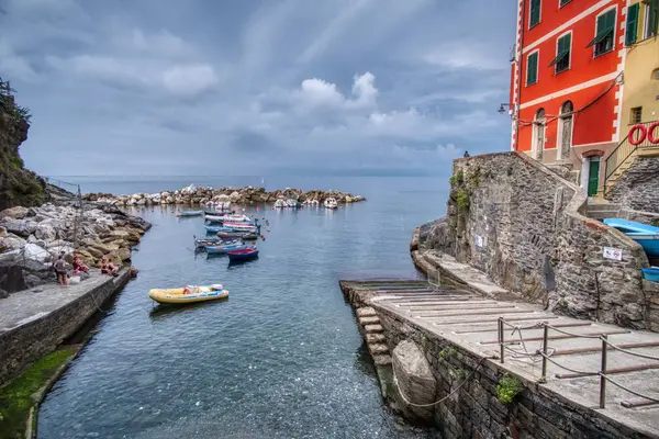 Riomaggiore, un ancien village des Cinque Terre — Photo