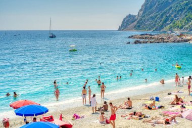 Monterosso, Cinque Terre, İtalyan turistik tatil köyü