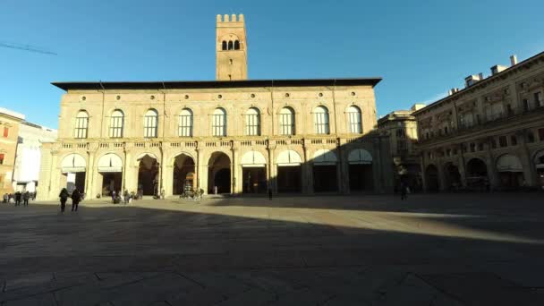 意大利博洛尼亚 2019年1月3日 城市中心广场的波德埃斯特宫 市民和游客到访 — 图库视频影像