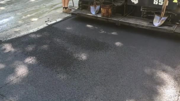 意大利博洛尼亚 2019年7月17日 重建一条有热沥青的城市街道 — 图库视频影像