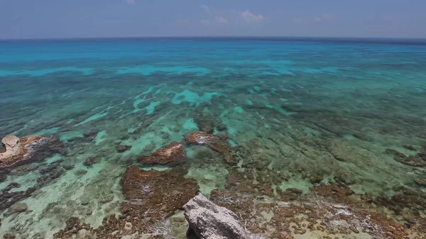 Nature Background Tropical Beach Clear Water Blue Cloudy Sky Blue — Stock Photo, Image