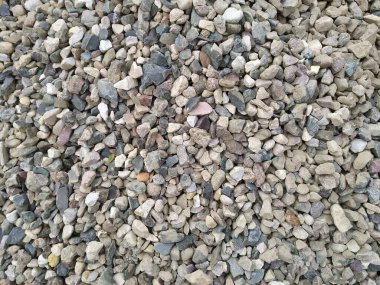 Renkli çakılların arka planı. Renkli taşlar. İnşaat ve onarım için doğal malzeme.