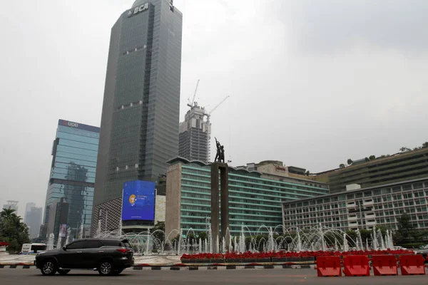 Roundabout Bundaran 교통은 가운데에 Tugu Selamat Datang Tugu Selamat Datang — 스톡 사진