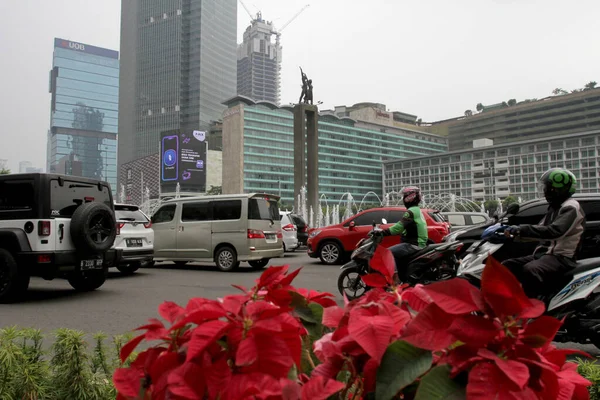 Roundabout Bundaran 교통은 가운데에 Tugu Selamat Datang Tugu Selamat Datang — 스톡 사진