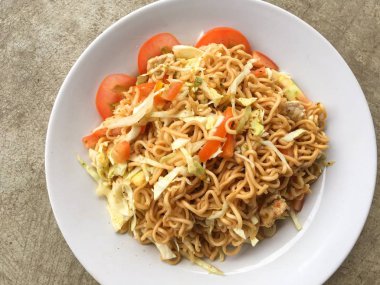 baharatlı Kuru makarna salatası Tayland tarzı yemek