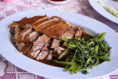 plastik tabak kavurma ördek eti kadar kapatın