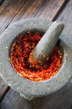 kırmızı sıcak biber harç içinde