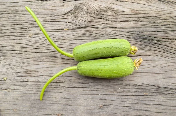 Groene Spons Kalebas Houten Vloer Luffa Bloedgras — Stockfoto