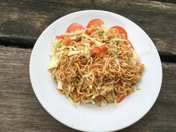 Baharatlı Kuru Erişte Salatası Tayland Usulü Yemek — Stok fotoğraf