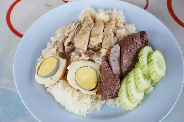Nasi Dikukus Dengan Makanan Ayam — Stok Foto