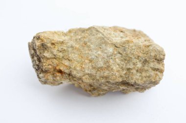 Kahverengi taş beyaz arkaplanda izole