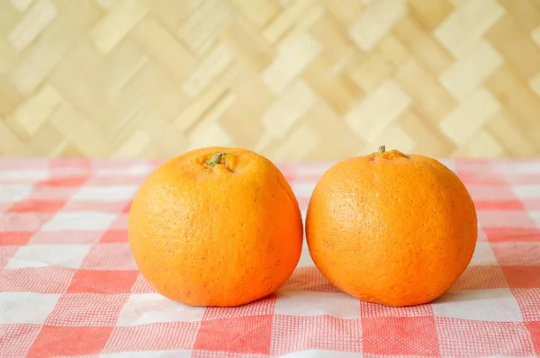 Stäng Upp Färsk Orange Tygbordet — Stockfoto