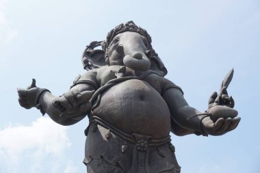 tayland kamu tapınağında büyük ganesha heykeli
