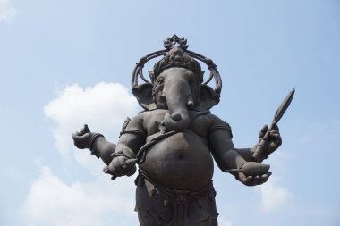 tayland kamu tapınağında büyük ganesha heykeli