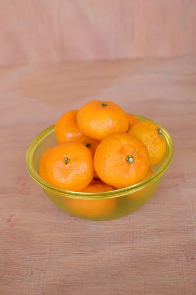 Naranja Sobre Piso Madera —  Fotos de Stock