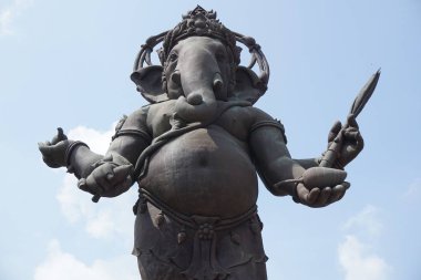 tayland kamu tapınağında büyük ganesha heykeli