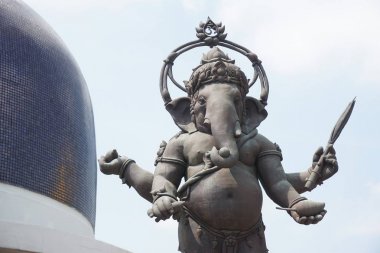tayland kamu tapınağında büyük ganesha heykeli