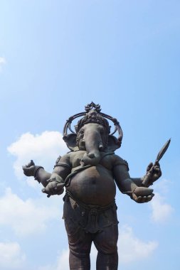 tayland kamu tapınağında büyük ganesha heykeli