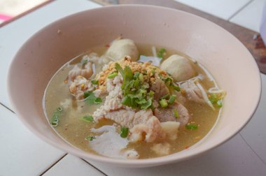 baharatlı Tomyum Noodles Tayland sağlıklı gıda