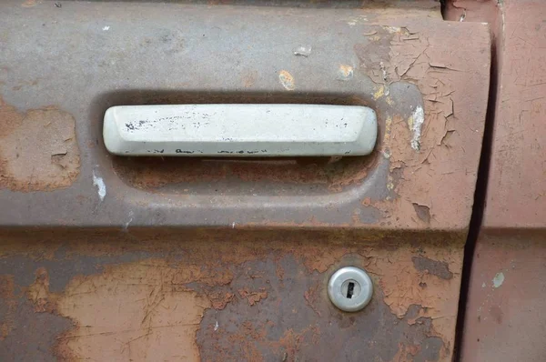 Kapatın şu eski kirli kapıyı.