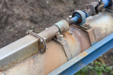 Endüstri sahasındaki demir eklemlerini kapatın.