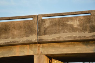 eski çimento köprüsü kadar yakın