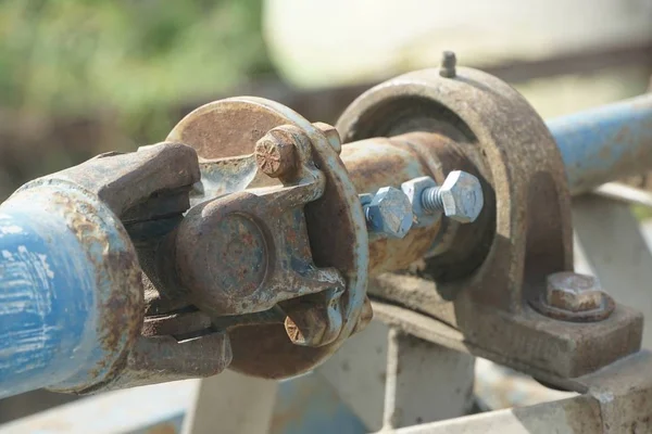 Endüstri sahasındaki demir eklemlerini kapatın.