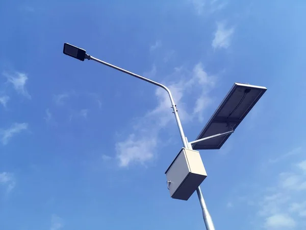 Bliska Lampy Polak Panel Słoneczny Baterią — Zdjęcie stockowe