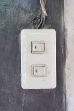 çimento duvarda yakın anahtar