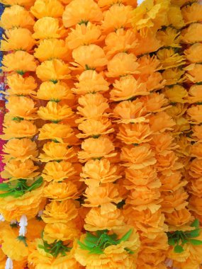 kadife çiçekleri çelenk deseni